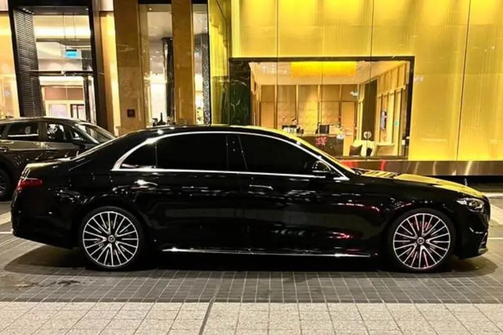 first-class-chauffeur-car